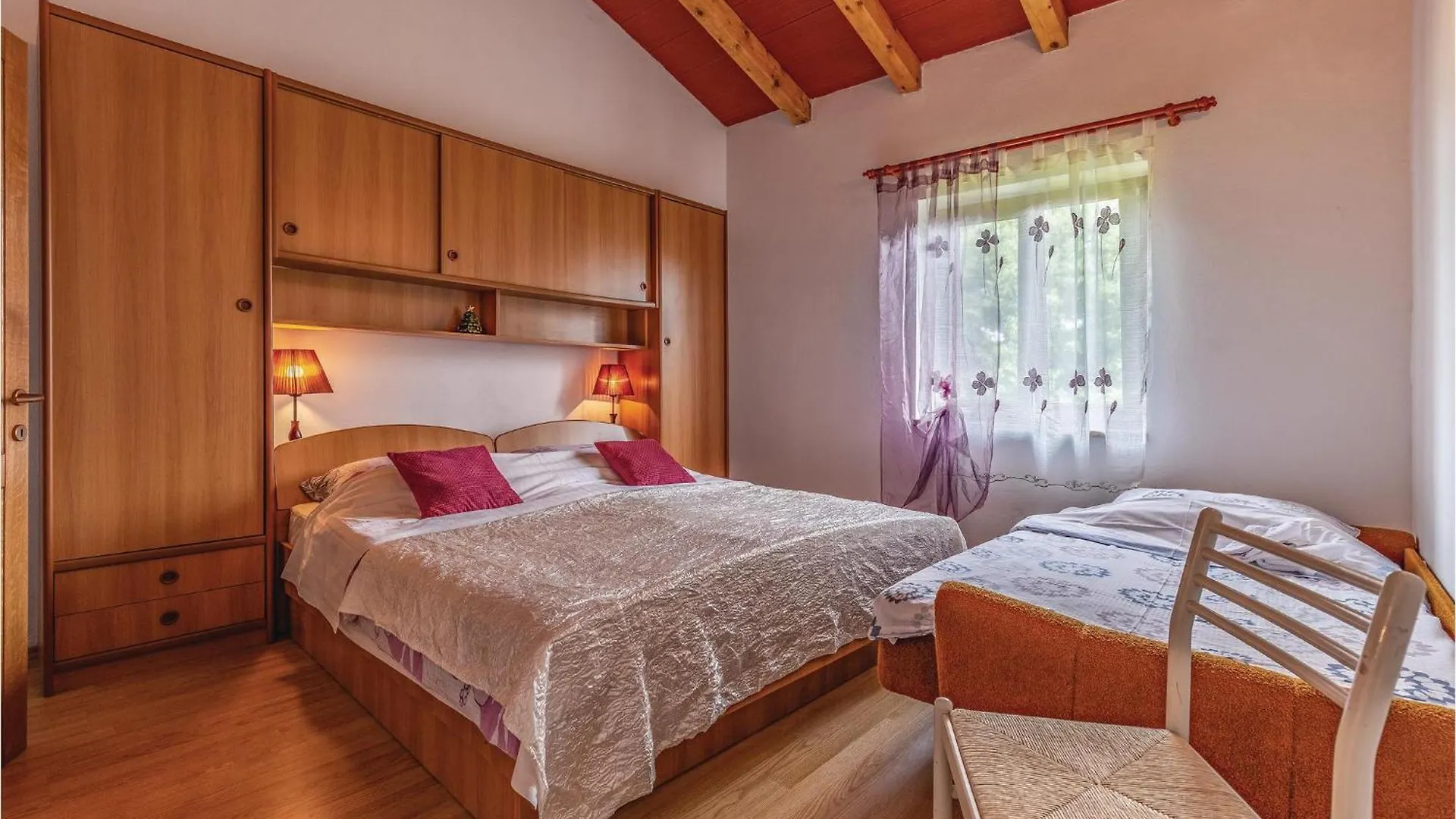 2 Bedroom Amazing Home In Rakotule
