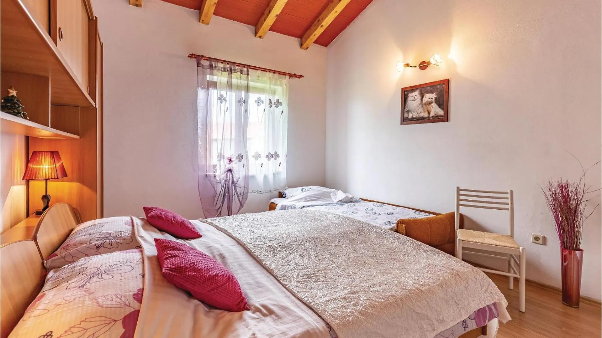 2 Bedroom Amazing Home In Rakotule 0*,