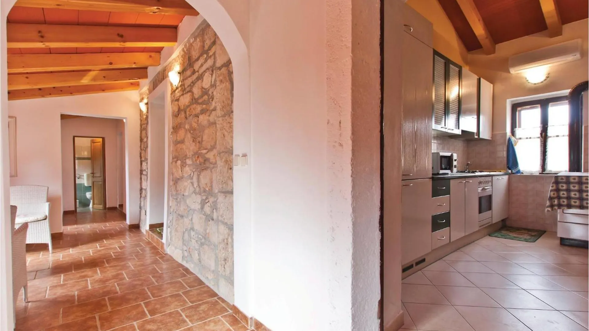 2 Bedroom Amazing Home In Rakotule Feriehus